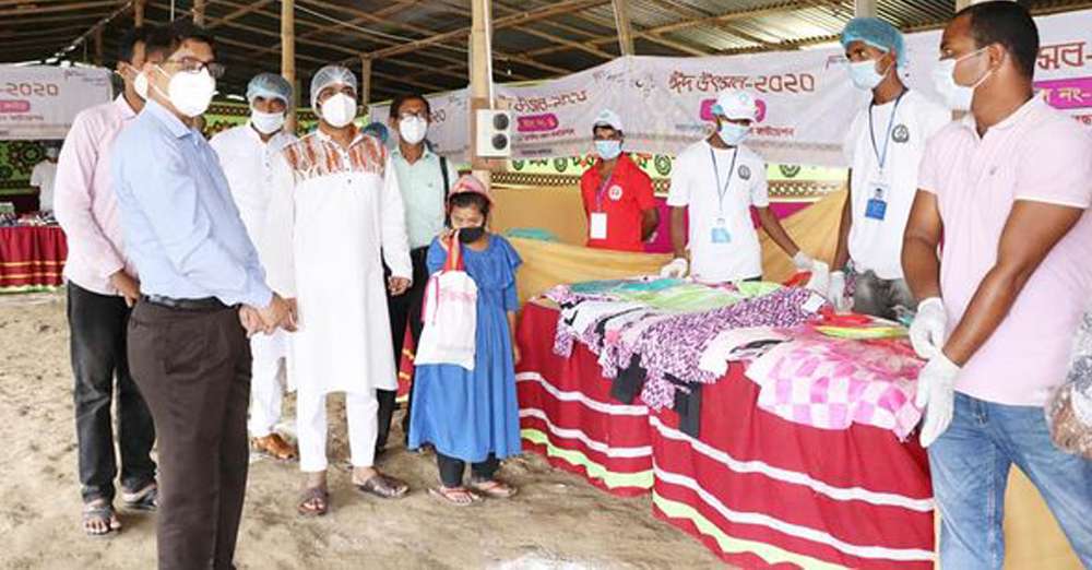 Gift new clothes to 650 people at the first Eid free hat