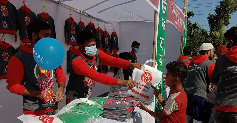 New winter hoodies were given to more than 300 disadvantaged children and senior citizens.